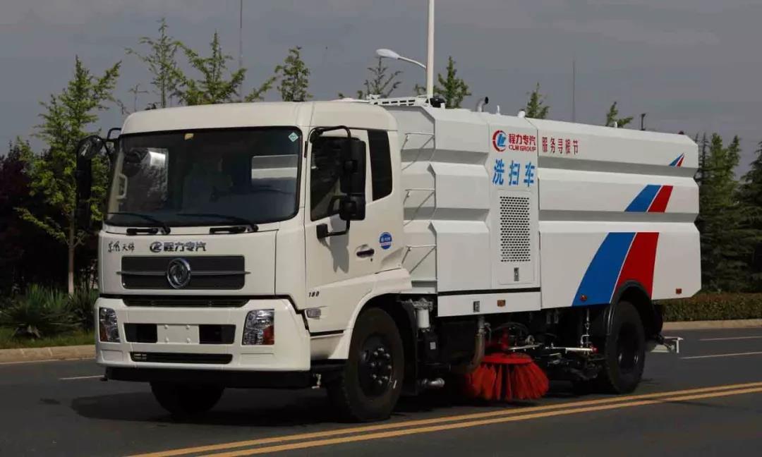 程力批量環(huán)衛(wèi)車(chē)助力“2018世界華人尋根節(jié)“環(huán)衛(wèi)清潔，為中國(guó)專(zhuān)汽之都增添榮耀受到社會(huì)各界廣泛贊譽(yù)