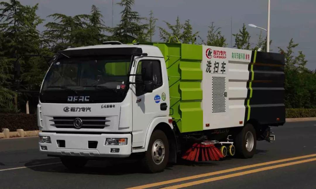 程力批量環(huán)衛(wèi)車(chē)助力“2018世界華人尋根節(jié)“環(huán)衛(wèi)清潔，為中國(guó)專(zhuān)汽之都增添榮耀受到社會(huì)各界廣泛贊譽(yù)