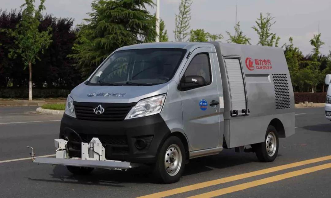 程力批量環(huán)衛(wèi)車(chē)助力“2018世界華人尋根節(jié)“環(huán)衛(wèi)清潔，為中國(guó)專(zhuān)汽之都增添榮耀受到社會(huì)各界廣泛贊譽(yù)